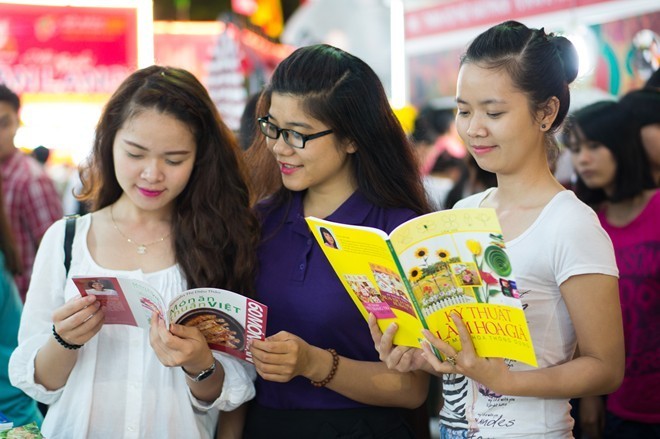 La fureur de lire des jeunes Hanoiens - ảnh 5